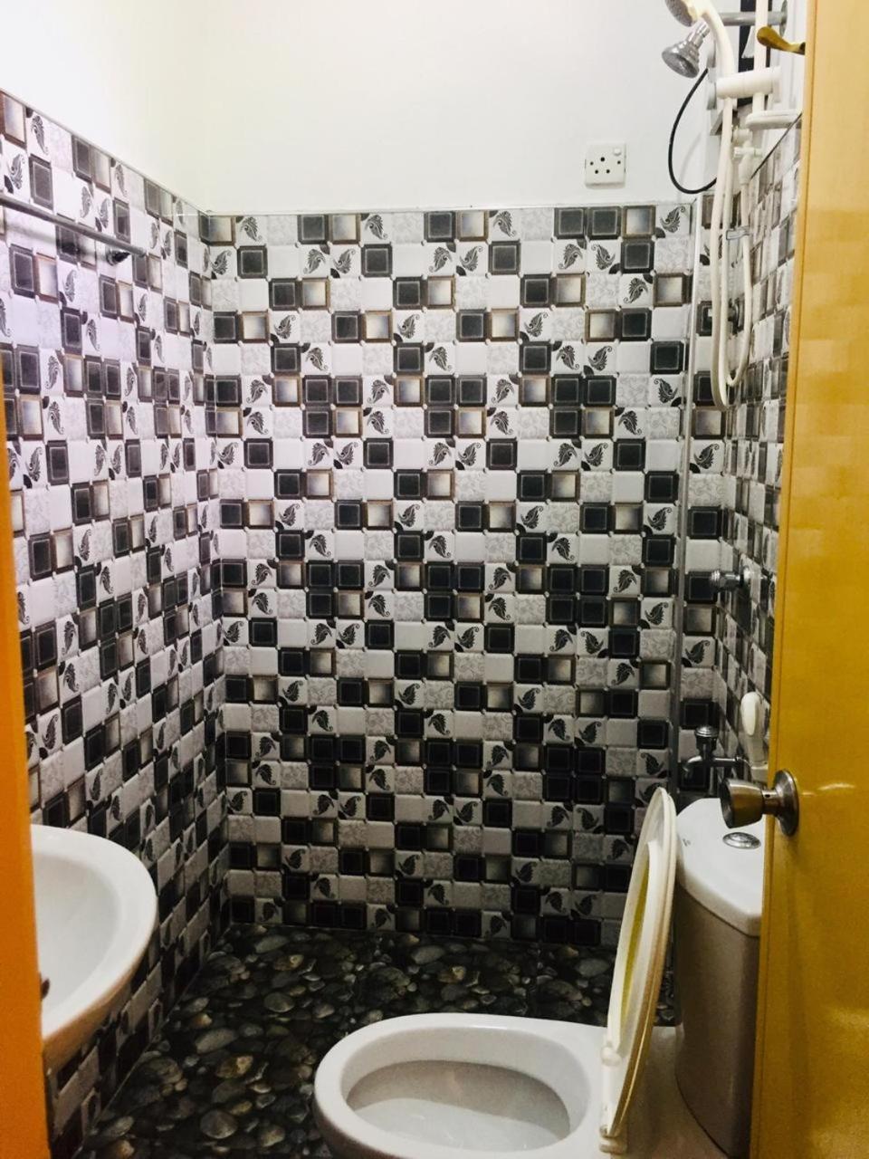 Parakum Rest Rooms Полонарува Стая снимка